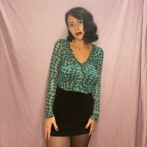 Green geometric pattern cropped long sleeve with frilly neckline and sleeves 💚